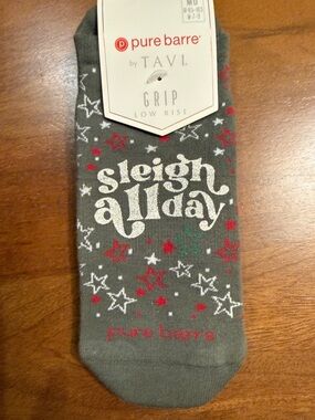 sleigh all day!  Grip Low Rise Socks with Red, White & Green Stars